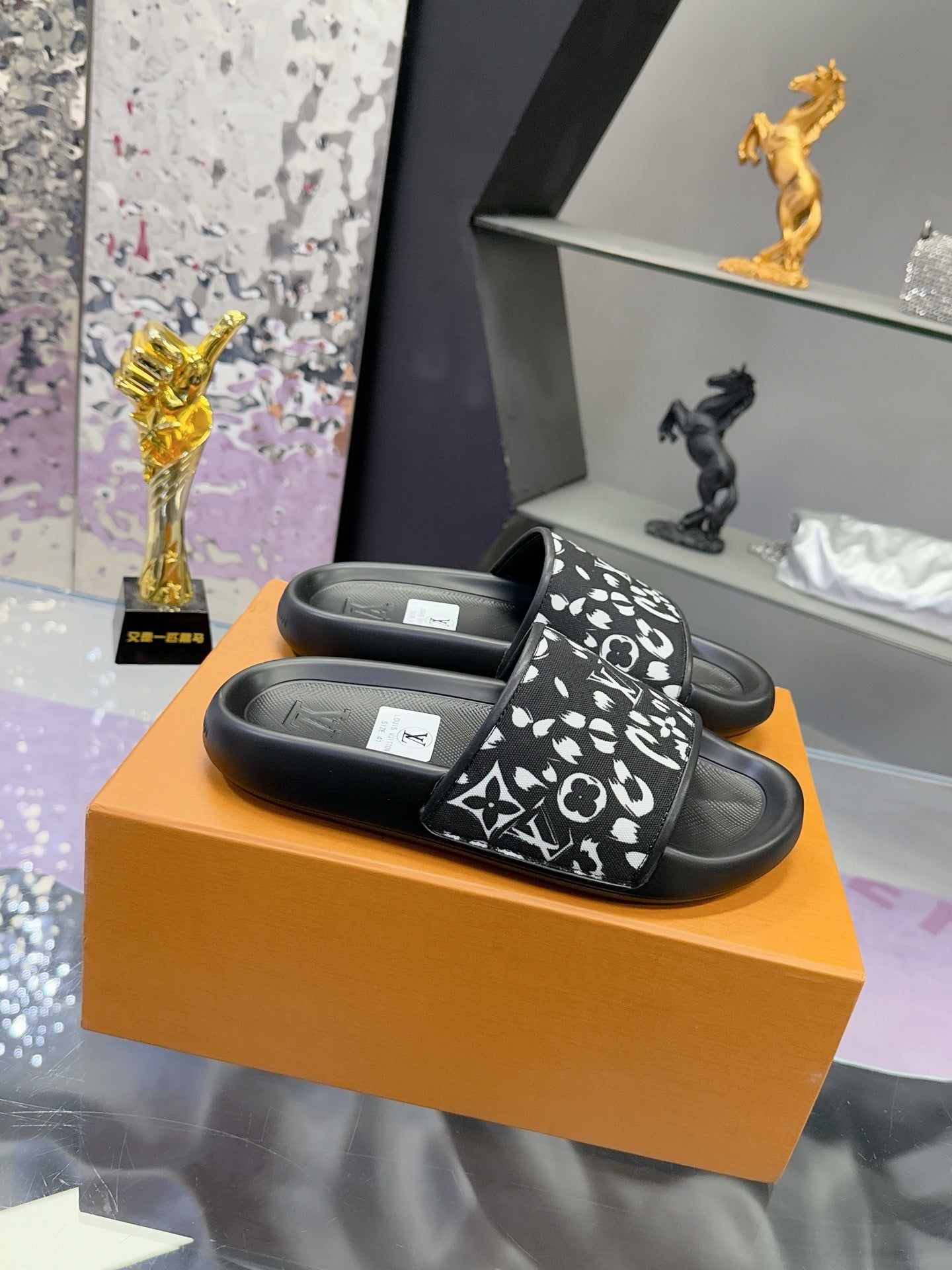 LV 26S SLIDE SANDALS IN BLACK WHITE CALFSKIN AND CANVAS