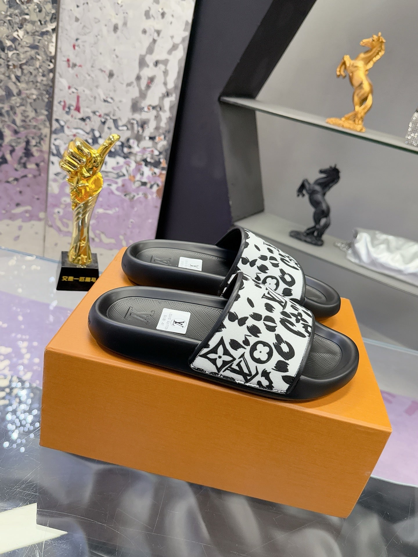 LV 26S SLIDE SANDALS IN WHITE BLACK CALFSKIN AND CANVAS