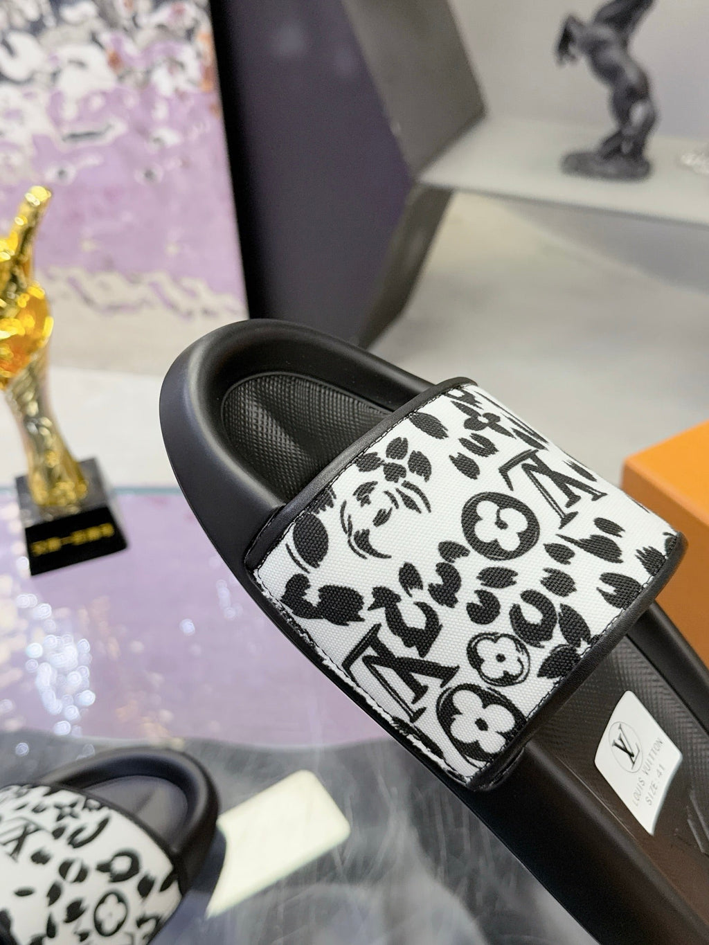 LV 26S SLIDE SANDALS IN WHITE BLACK CALFSKIN AND CANVAS