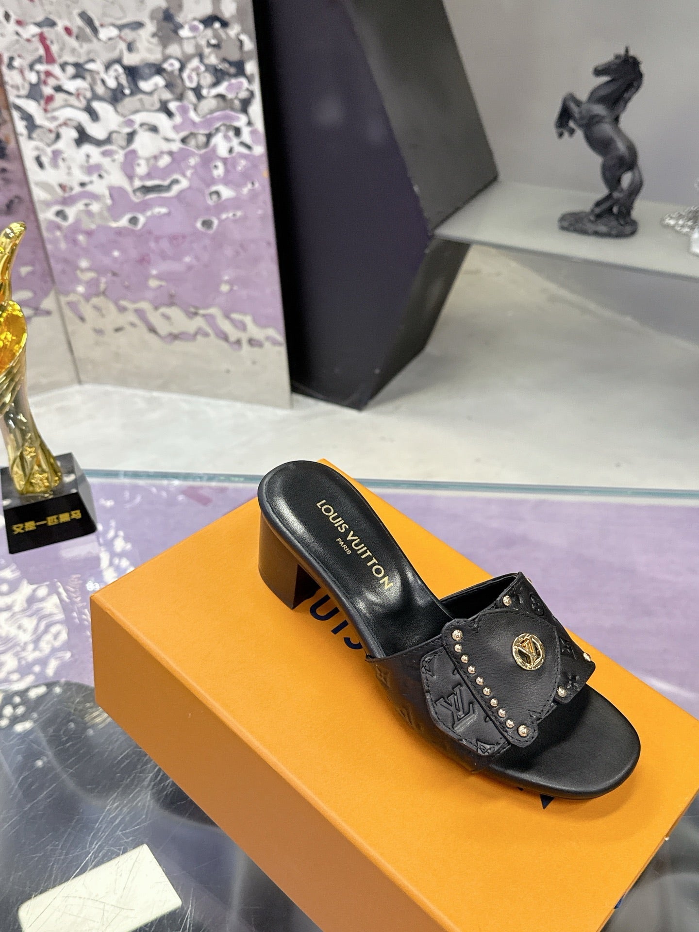 LV 26S BLOCK HEEL MULE SANDALS IN BLACK EMBOSSED CALFSKIN GOLD HARDWARE