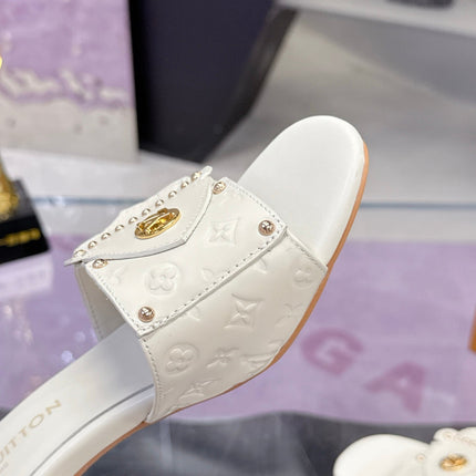 LV 26S BLOCK HEEL MULE SANDALS IN WHITE EMBOSSED CALFSKIN GOLD HARDWARE
