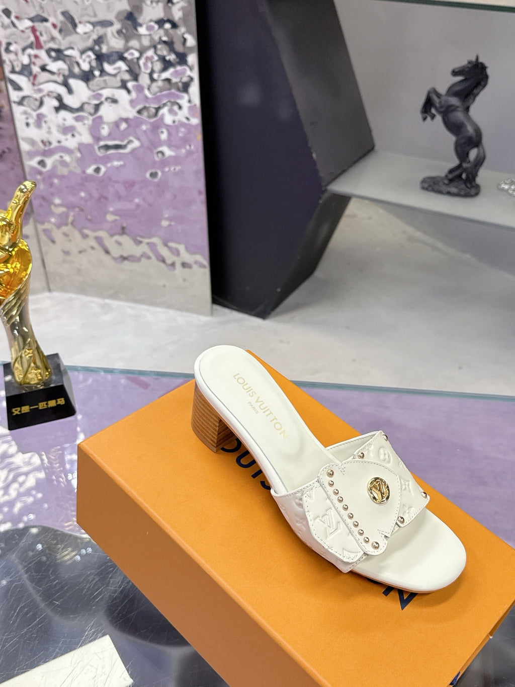 LV 26S BLOCK HEEL MULE SANDALS IN WHITE EMBOSSED CALFSKIN GOLD HARDWARE
