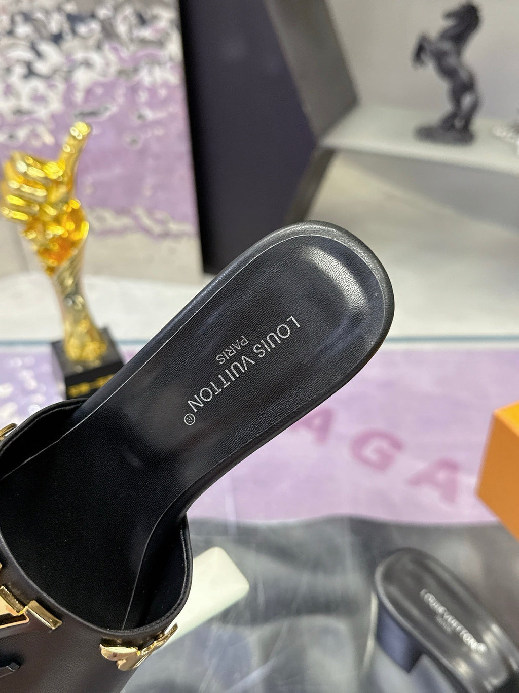LV 26S BLOCK HEEL MULE SANDALS IN BLACK CALFSKIN GOLD HARDWARE