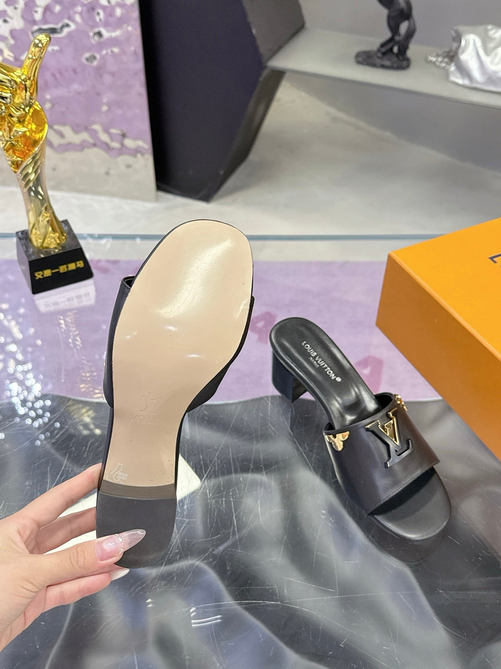 LV 26S BLOCK HEEL MULE SANDALS IN BLACK CALFSKIN GOLD HARDWARE