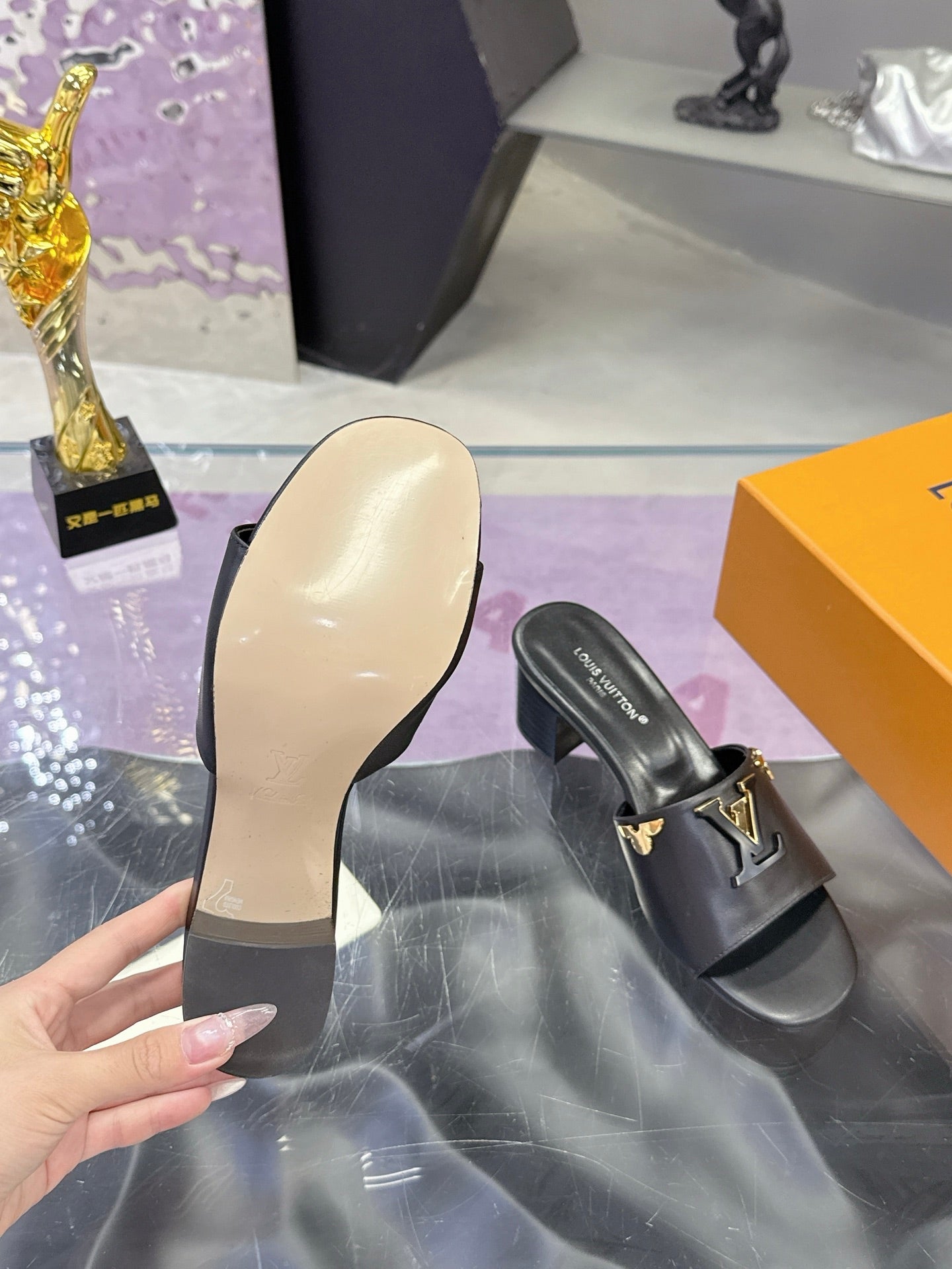 LV 26S BLOCK HEEL MULE SANDALS IN BLACK CALFSKIN GOLD HARDWARE