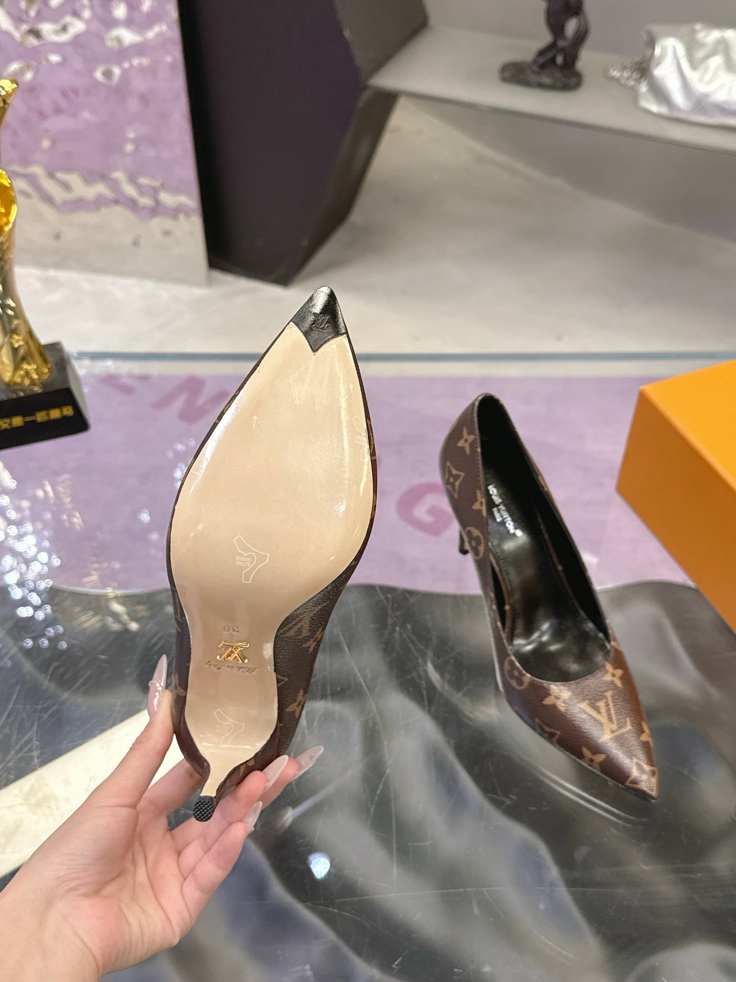 LV 26S POINTED TOE PUMPS 85MM IN DARK BROWN MONOGRAM CALFSKIN