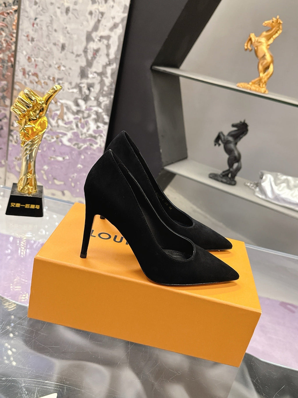 LV 26S POINTED TOE PUMPS 85MM IN BLACK SUEDE
