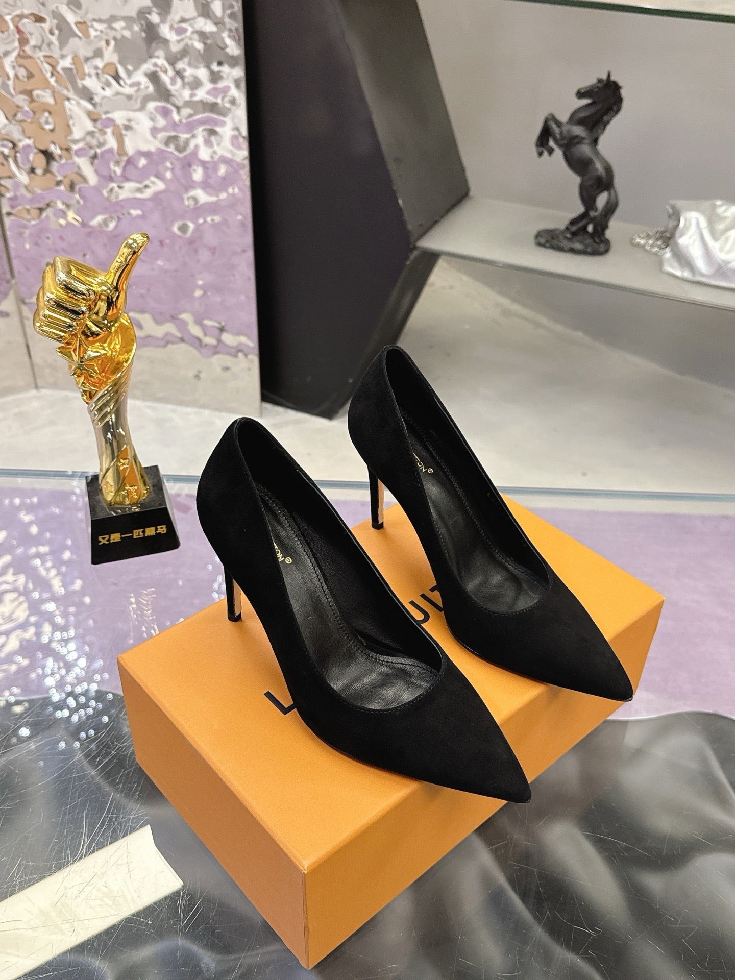 LV 26S POINTED TOE PUMPS 85MM IN BLACK SUEDE