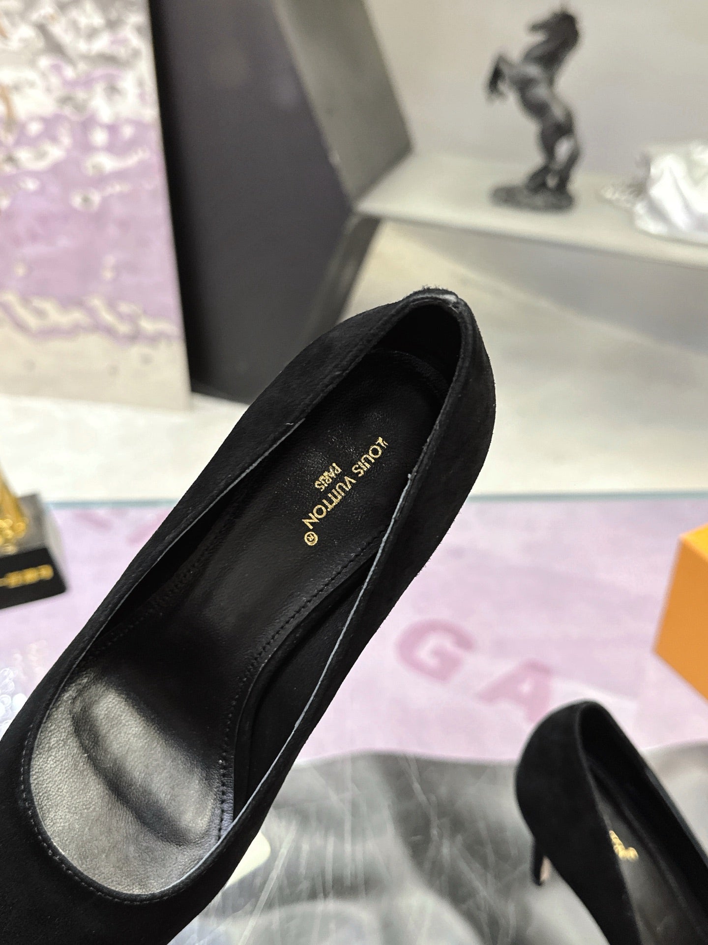 LV 26S POINTED TOE PUMPS 85MM IN BLACK SUEDE
