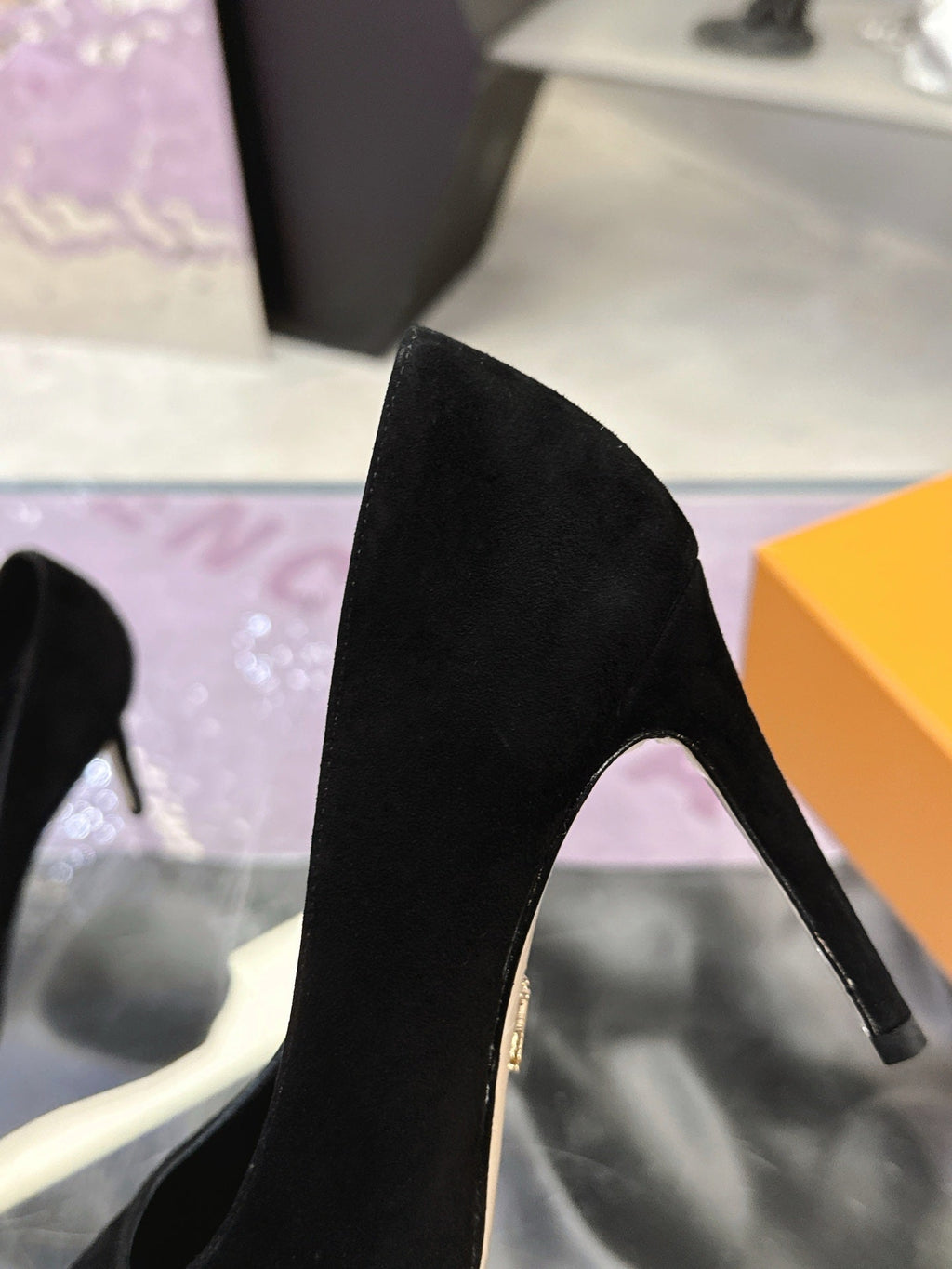 LV 26S POINTED TOE PUMPS 85MM IN BLACK SUEDE