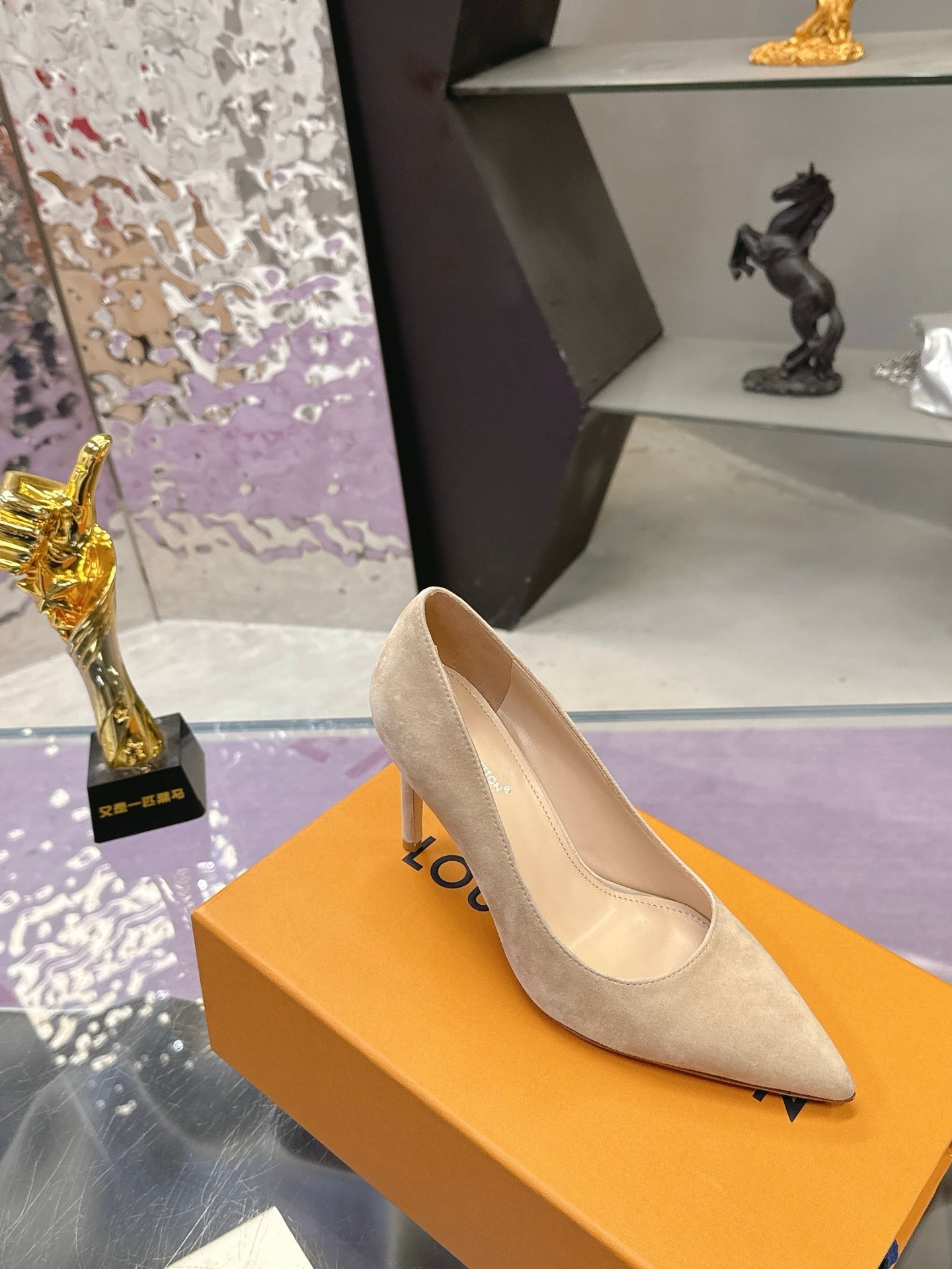 LV 26S POINTED TOE PUMPS 85MM IN NUDE BEIGE SUEDE