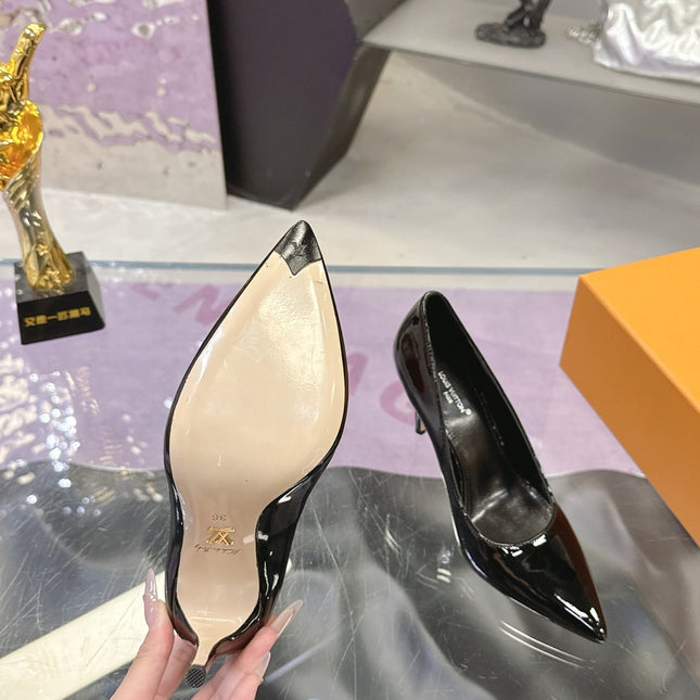 LV 26S POINTED TOE PUMPS 85MM IN BLACK PATENT CALFSKIN