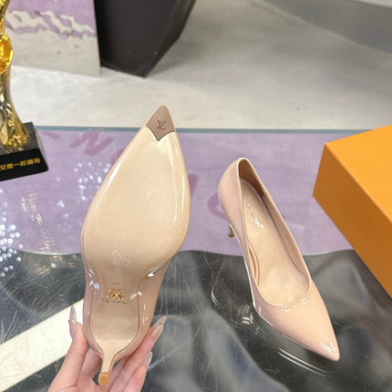 LV 26S POINTED TOE PUMPS 85MM IN NUDE BEIGE PATENT CALFSKIN