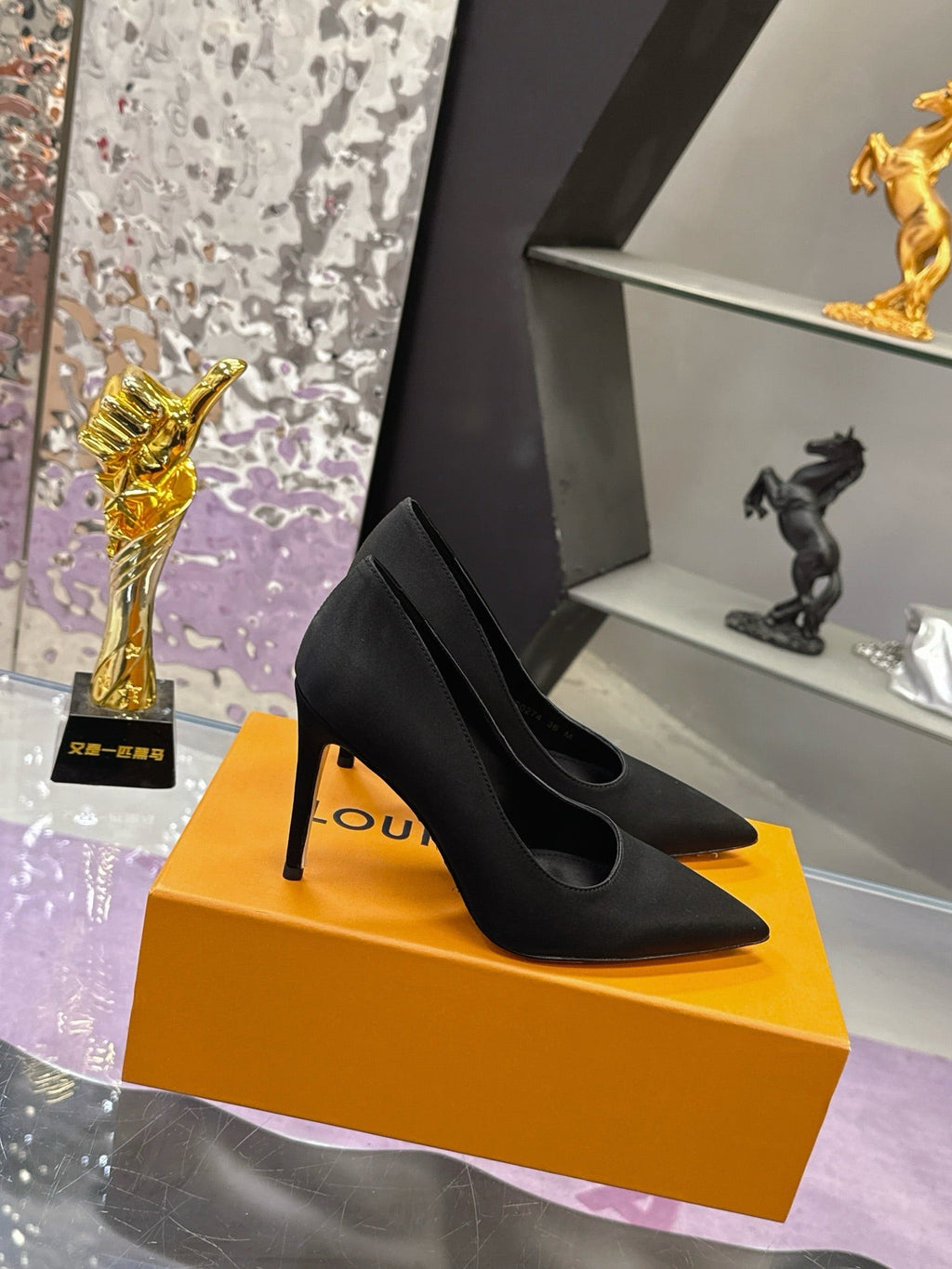 LV 26S POINTED TOE PUMPS 85MM IN BLACK SATIN