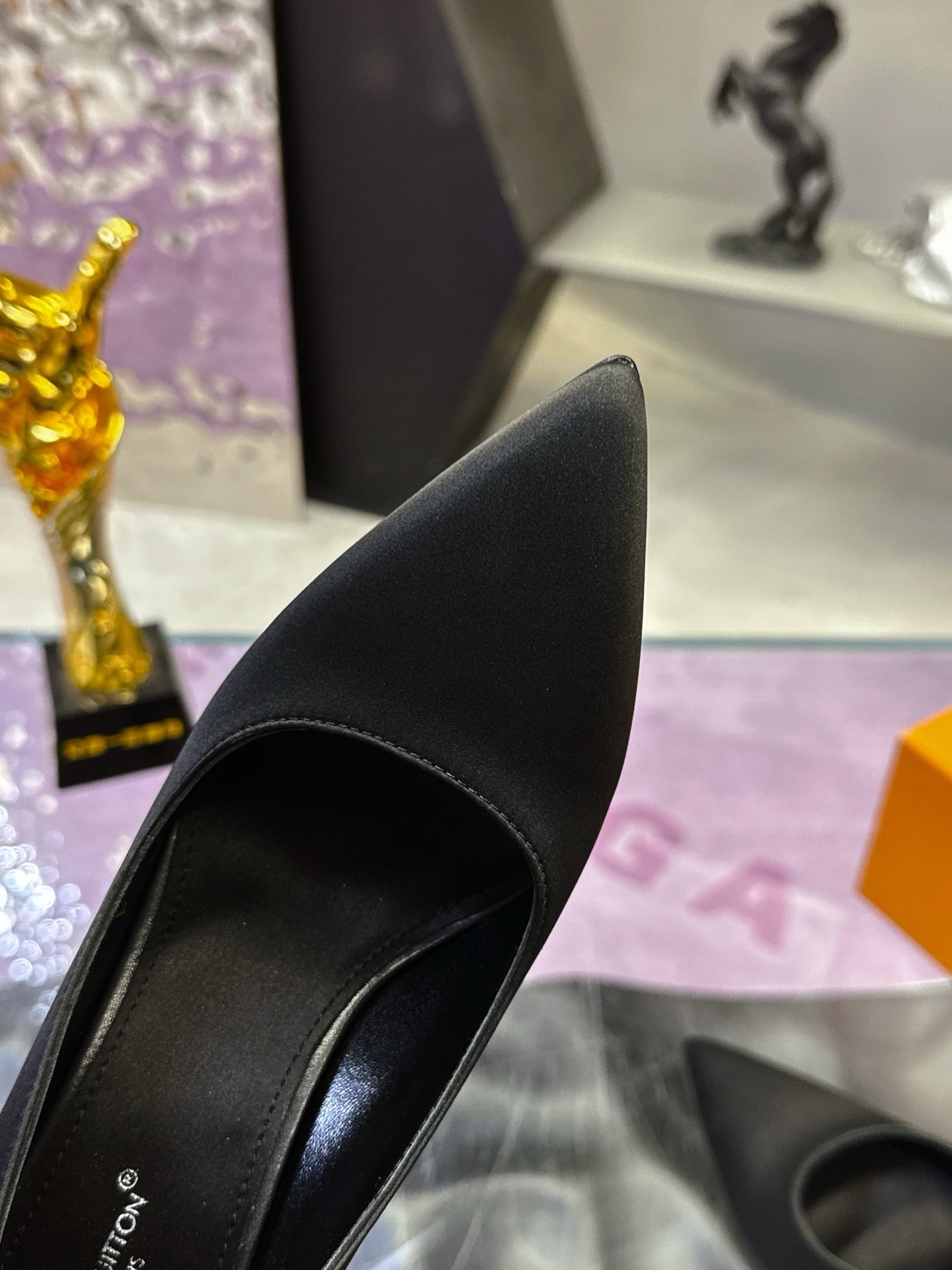 LV 26S POINTED TOE PUMPS 85MM IN BLACK SATIN