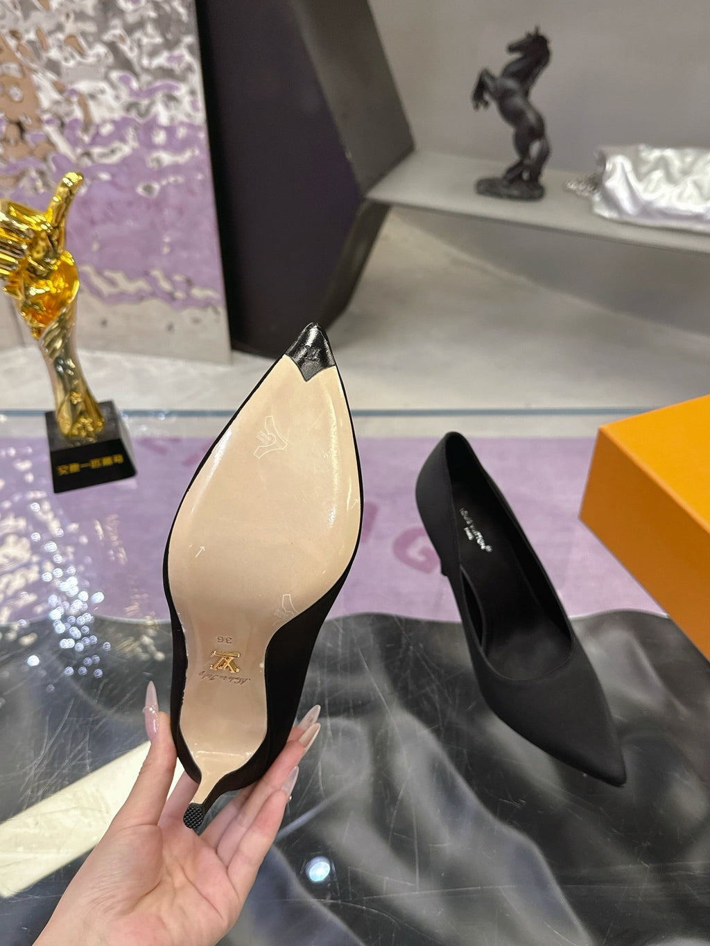 LV 26S POINTED TOE PUMPS 85MM IN BLACK SATIN
