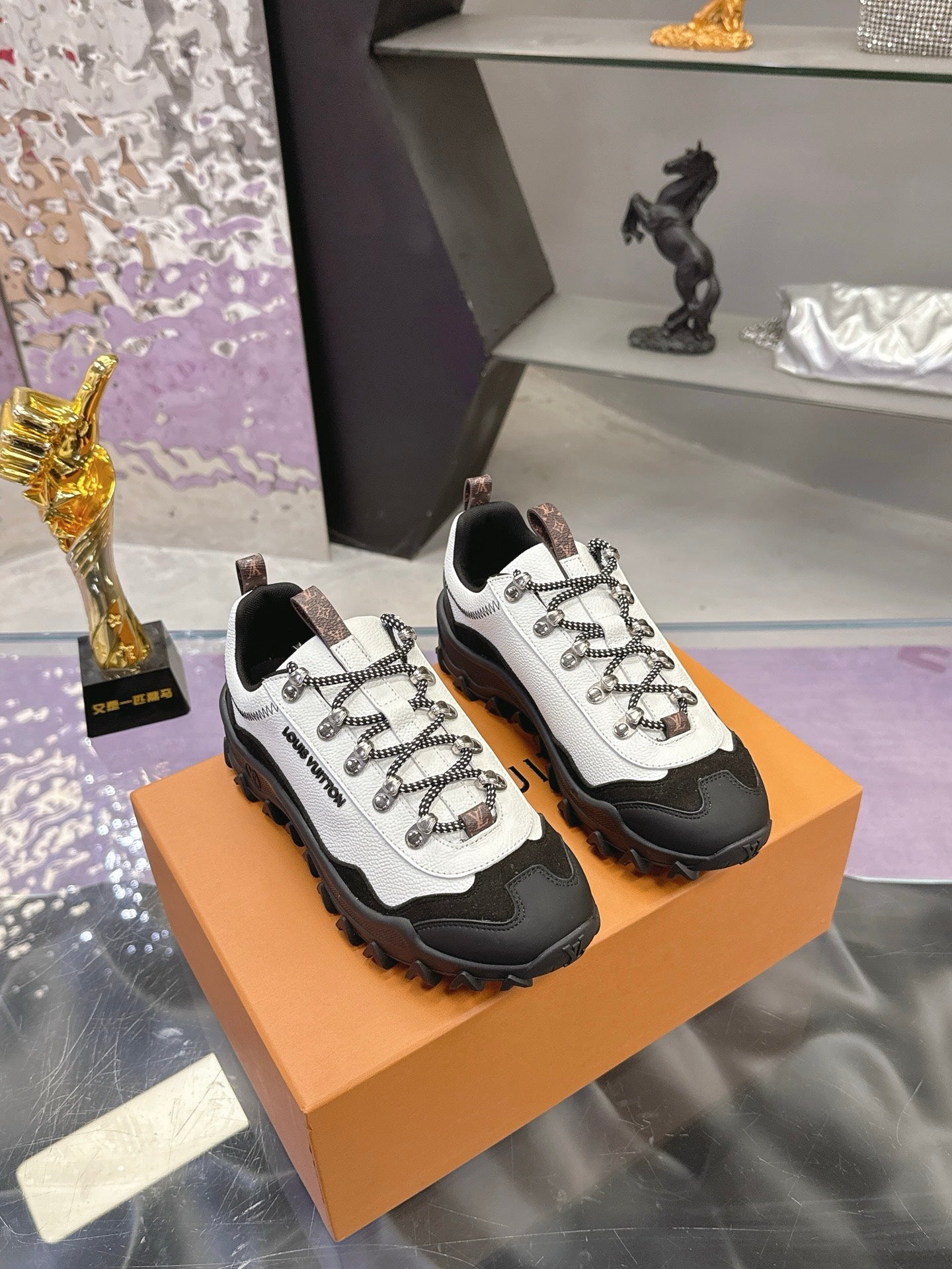 LV 26S RUSH XPLORER SNEAKER IN WHITE BLACK CALFSKIN AND SUEDE