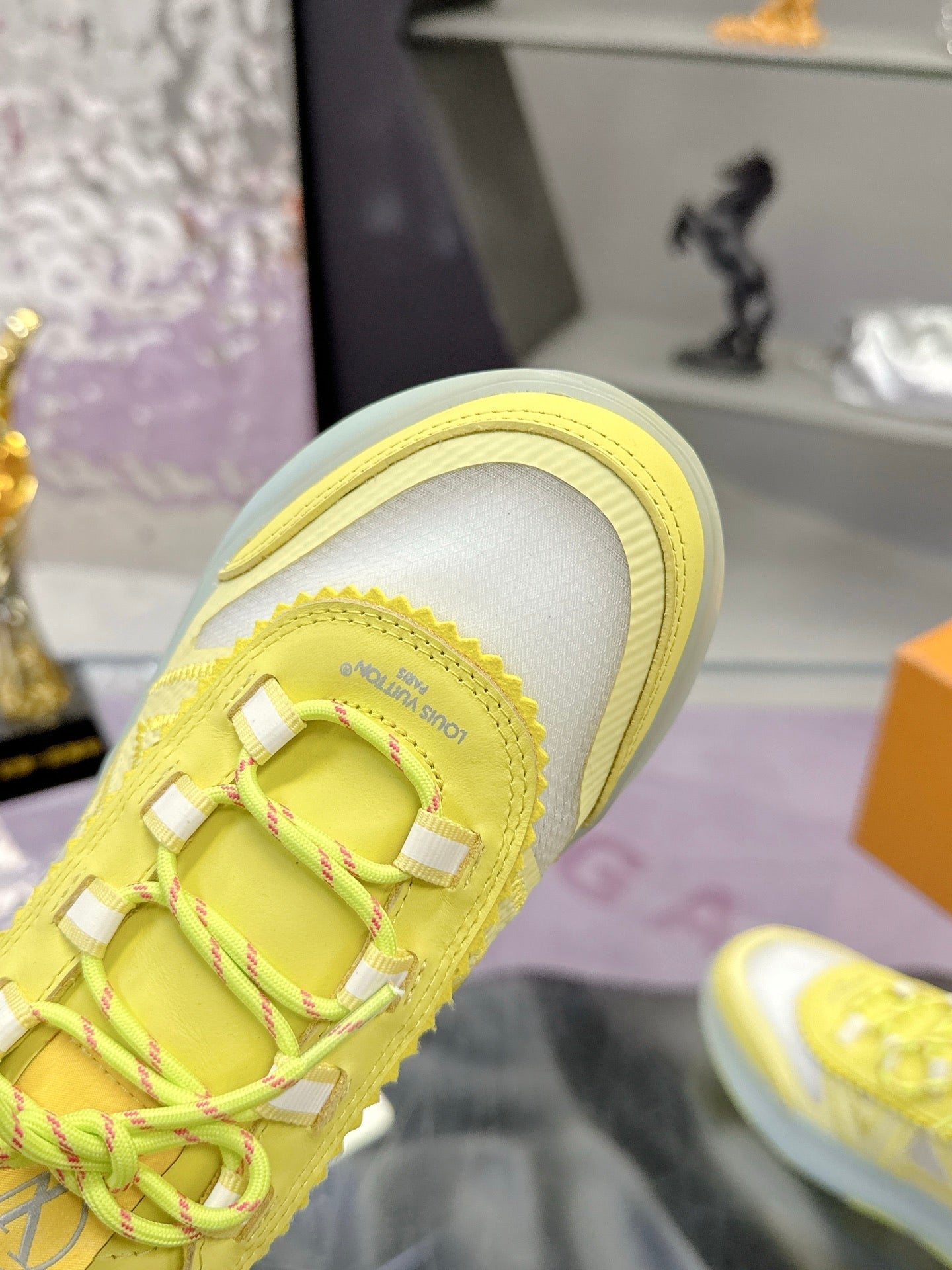 LV 26S SKATE SNEAKERS IN YELLOW MESH TRANSLUCENT SOLE