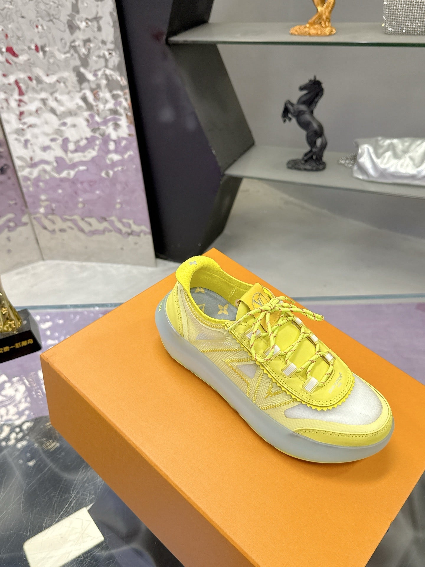 LV 26S SKATE SNEAKERS IN YELLOW MESH TRANSLUCENT SOLE