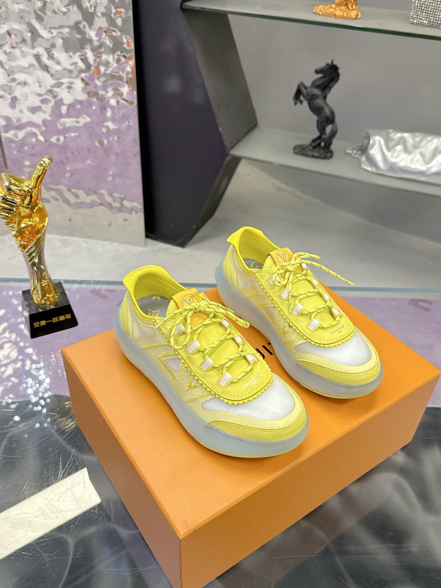 LV 26S SKATE SNEAKERS IN YELLOW MESH TRANSLUCENT SOLE
