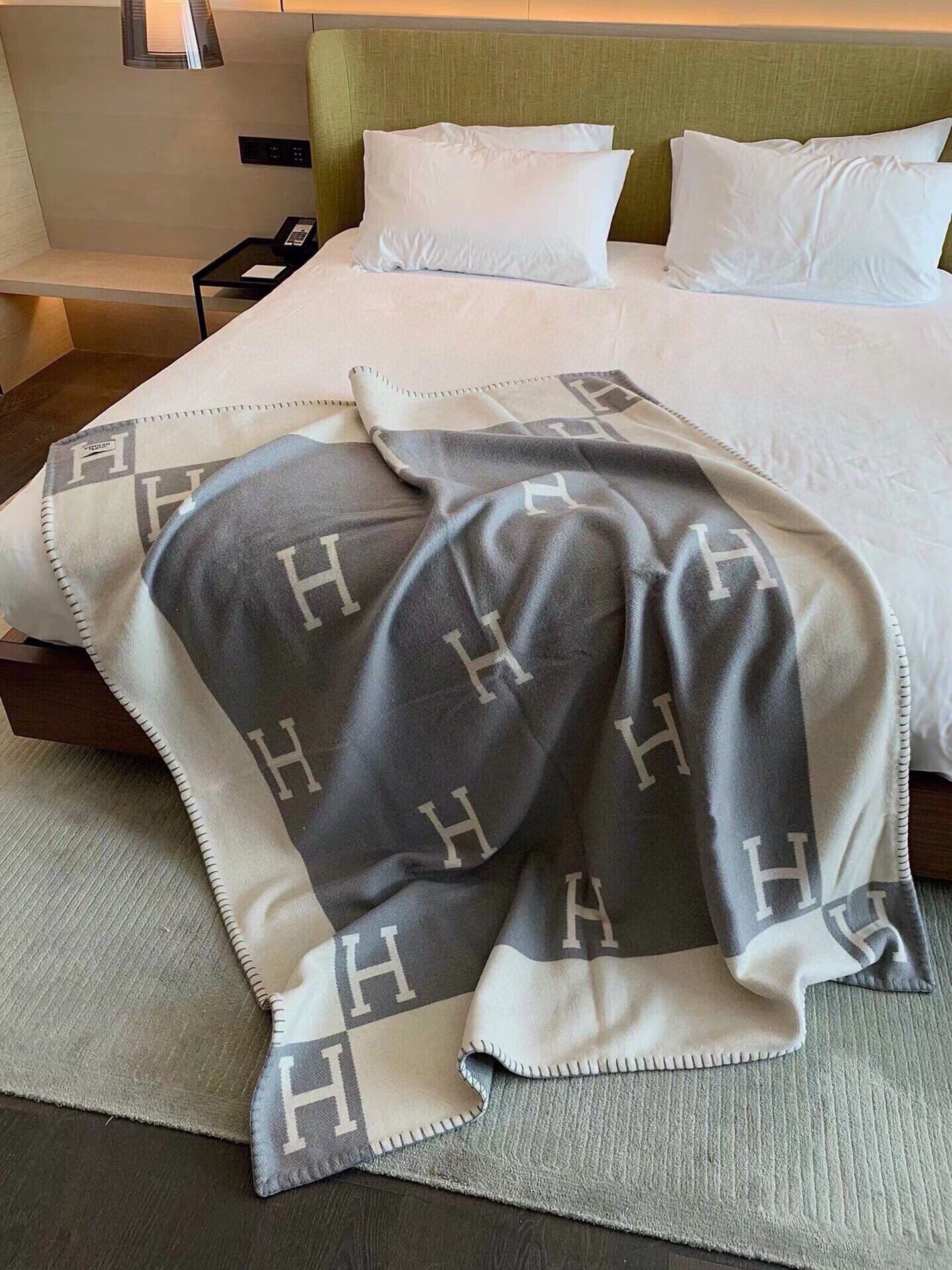 TIGRE BAYADERE BLANAVALON III THROW BLANKET IN LIGHT GRAY CASHMERE 407144