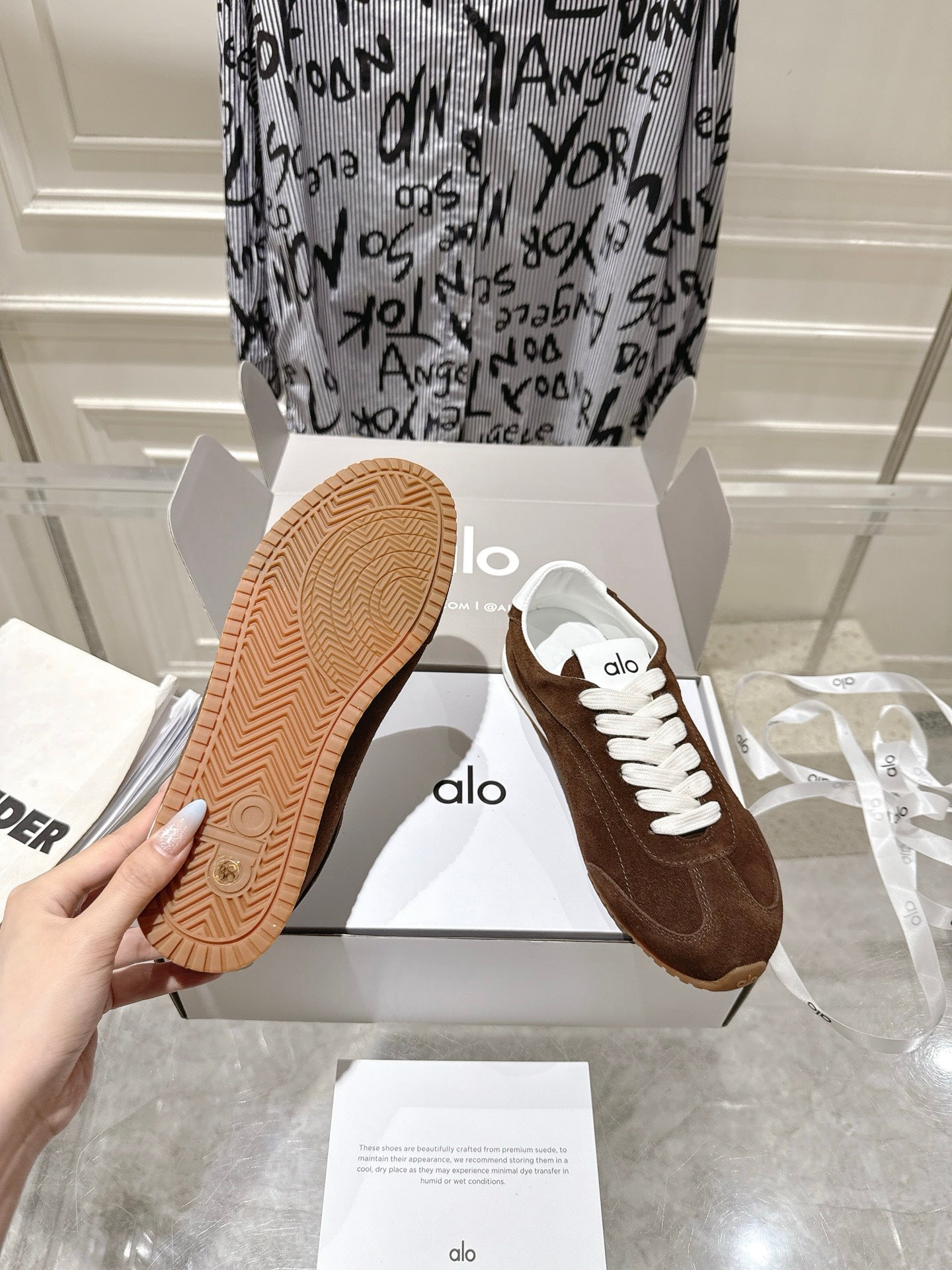 ALO 25S SUNSET SNEAKER IN DARK BROWN SUEDE