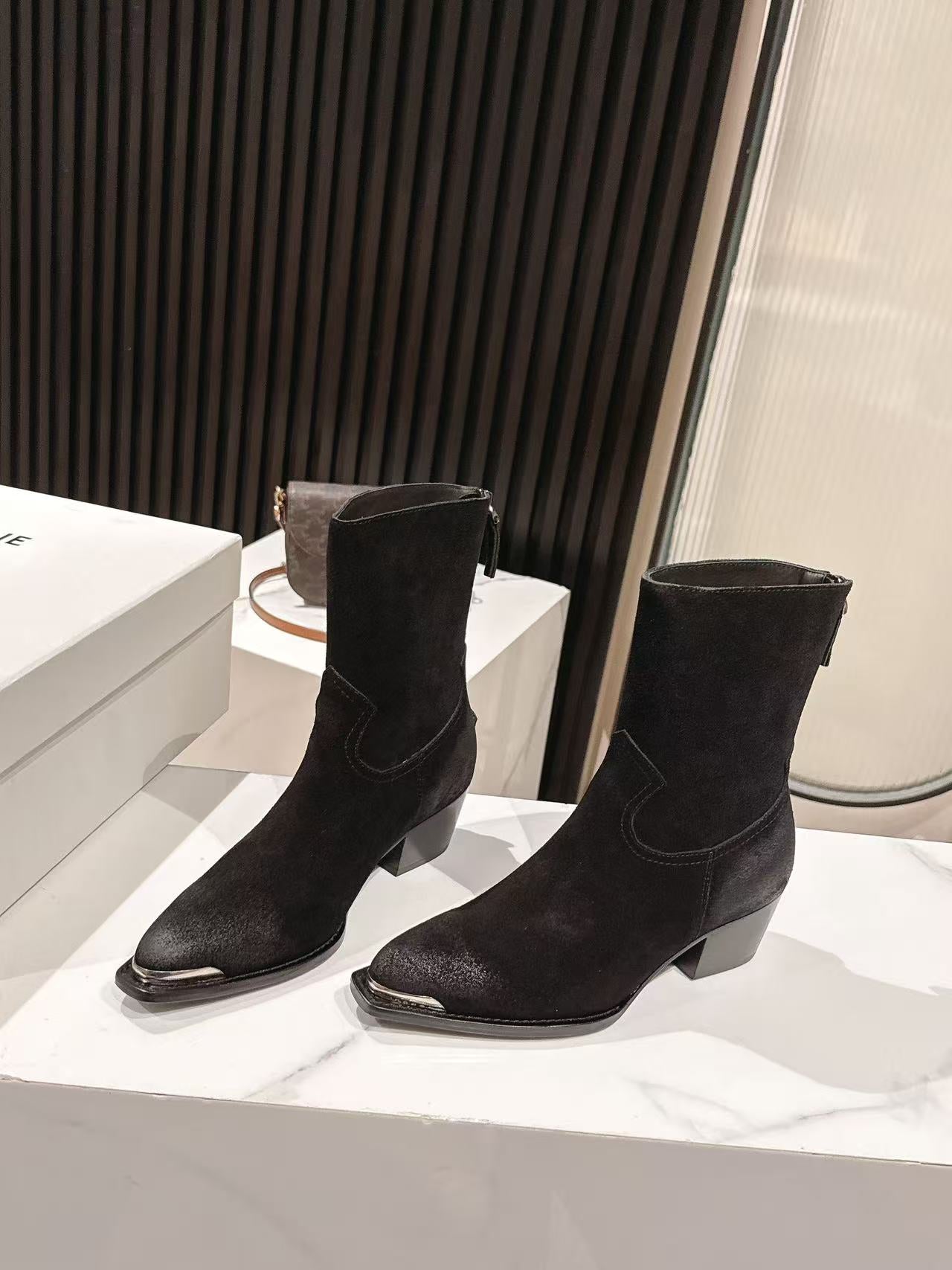 CELINE 25S CHELSEA BOOTS CLASSIC 45MM IN BLACK SUEDE