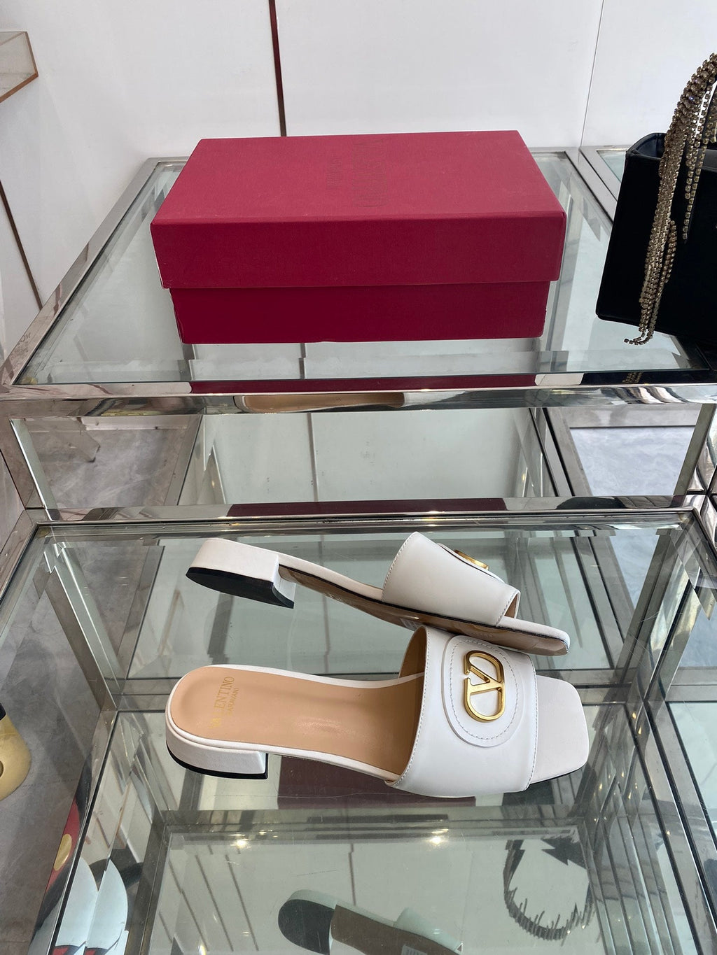 VLTN HIGH HEEL 25S 30 MM IN WHITE LAMBSKIN WITH GOLD HARDWARE