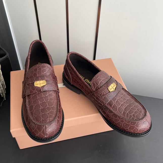 MIUMIU 26S PENNY LOAFERS IN DARK MAHOGANY BROWN CALFSKIN CROCODILE EMBOSSING