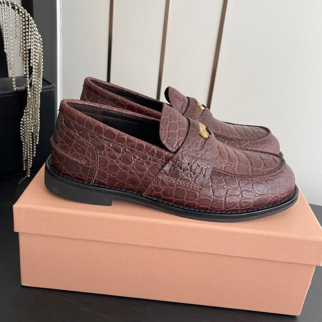 MIUMIU 26S PENNY LOAFERS IN DARK MAHOGANY BROWN CALFSKIN CROCODILE EMBOSSING