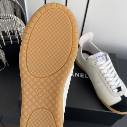 CHANEL LOW-TOP SNEAKERS IN BLACK AND WHITE CALFSKIN MIX SUEDE