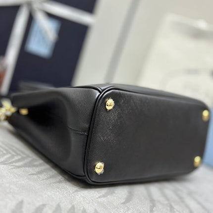 PRADA 25S GALLERIA LARGE BAG 28 IN BLACK CALFSKIN GOLD HARDWARE