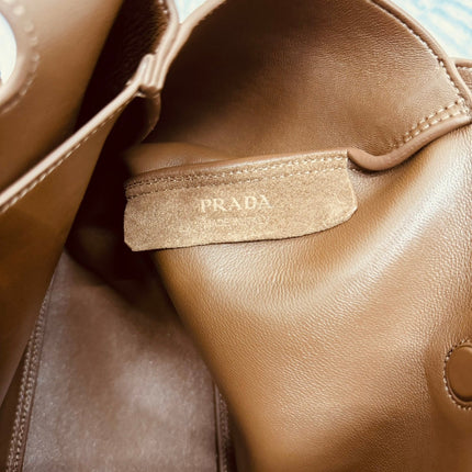 TOTE BAG 25 IN CHERRY WOOD SUEDE GOLD LOGO