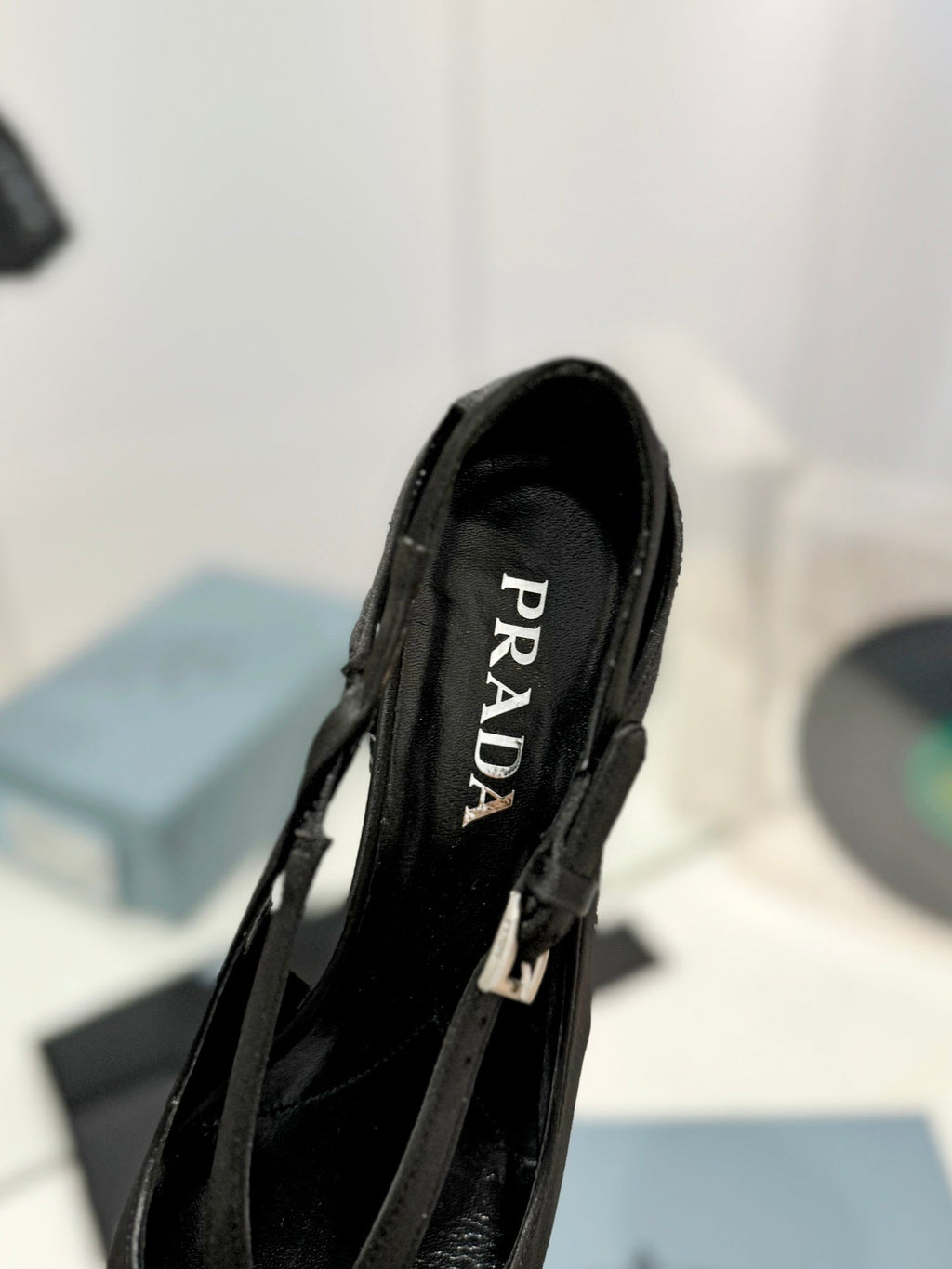 PRA STRAP CUT-OUT PUMPS BLACK SATIN
