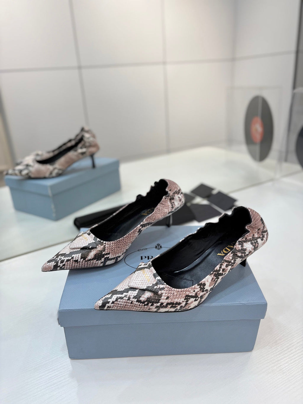 PRADA 26S PUMPS 55MM IN PINK SNAKE PRINT CALFSKIN WITH LOGO