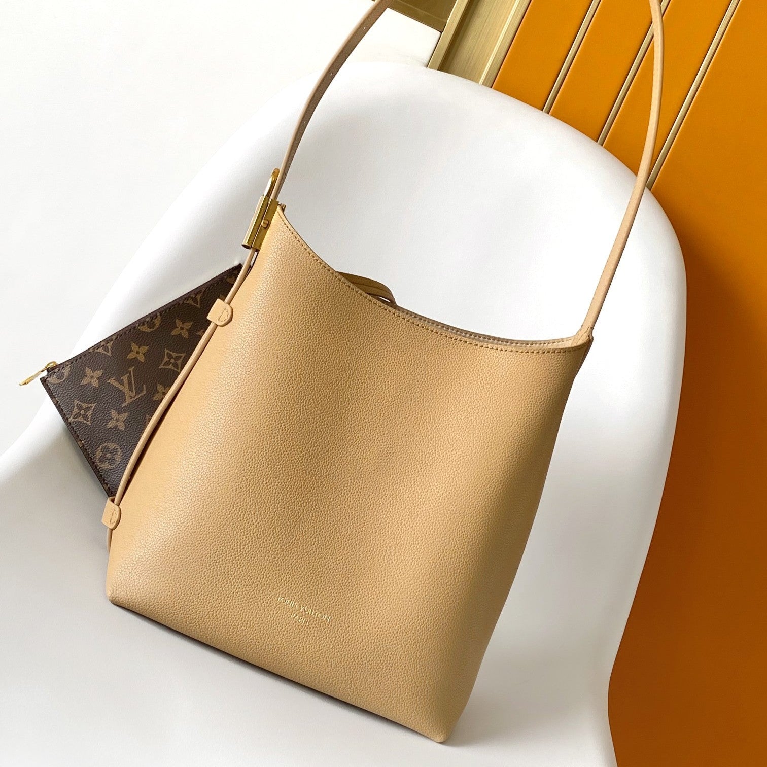 LV 25S LOW KEY HOBO BAG 28 CM IN BEIGE CALFSKIN