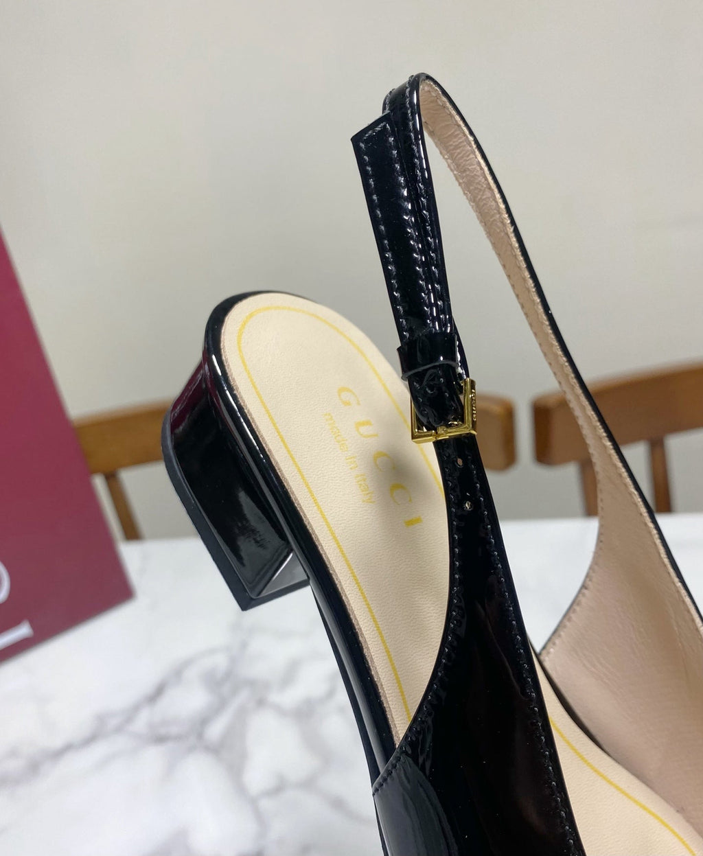 GUCCI 26S SLINGBACK FLATS IN BLACK CALFSKIN