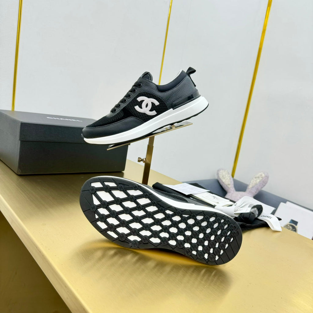 CLASSIC TRAINER IN BLACK MERCERIZED VELVET WITH WHITE LOGO