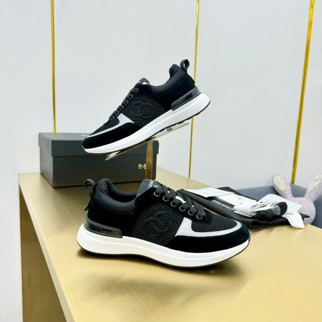 CLASSIC TRAINER IN BLACK MERCERIZED VELVET