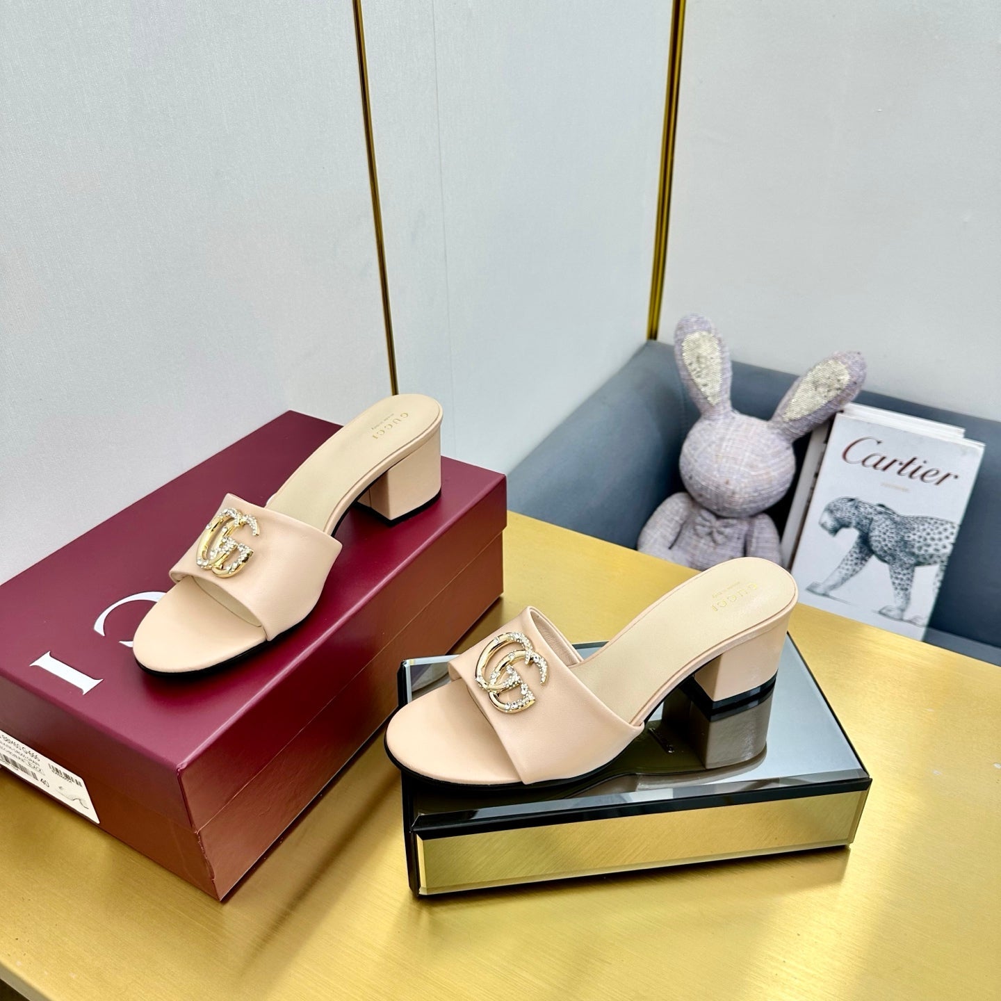 GG HIGH HEELS IN LIGHT BEIGE CALFSKIN GOLD-TONE HARDWARE WITH RHINESTONES