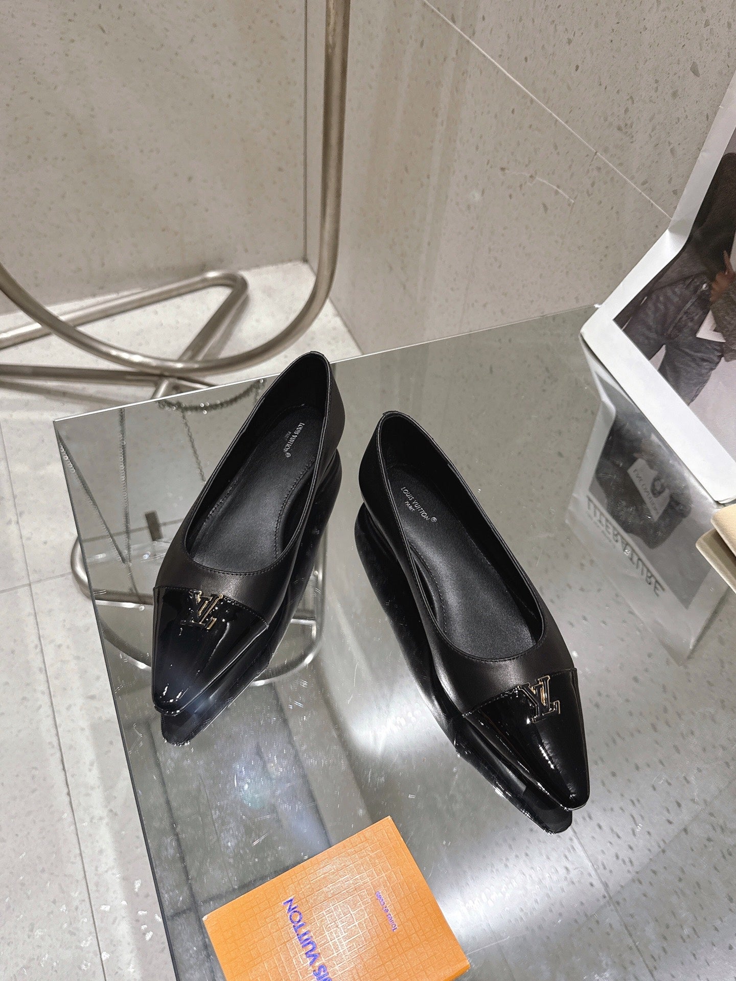 LV 26S POINTED TOE BALLET FLATS IN BLACK CALFSKIN