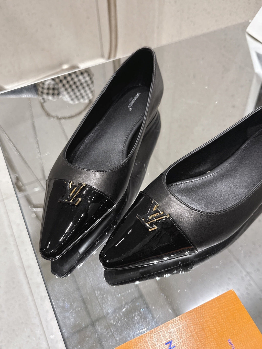 LV 26S POINTED TOE BALLET FLATS IN BLACK CALFSKIN