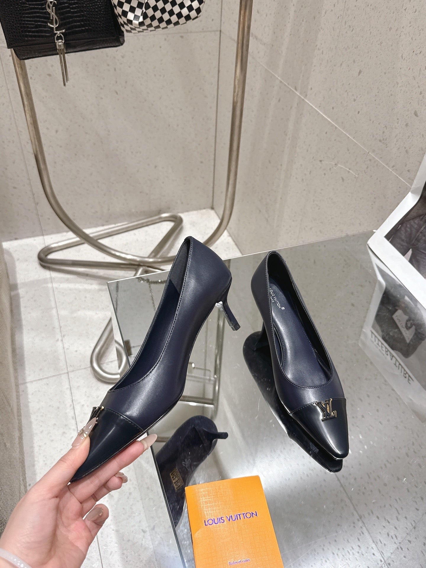 LV 26S POINTED TOE HIGH HEELS 55 MM IN BLACK BLUE CALFSKIN
