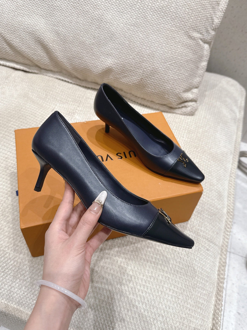 LV 26S POINTED TOE HIGH HEELS 55 MM IN BLACK BLUE CALFSKIN
