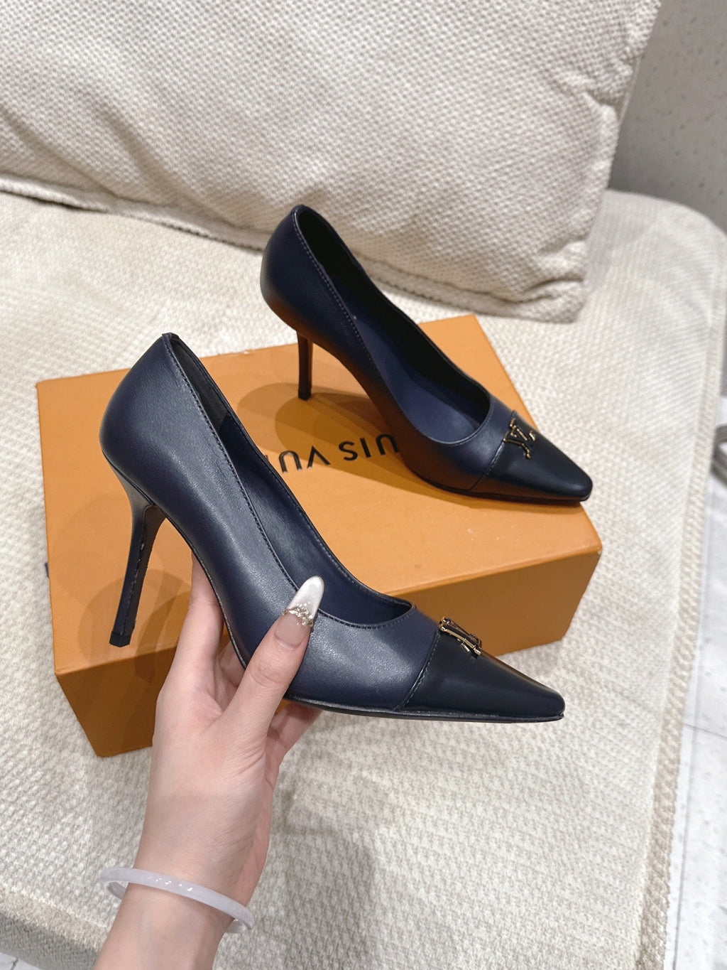 LV 26S POINTED TOE HIGH HEELS 95 MM IN BLACK BLUE CALFSKIN