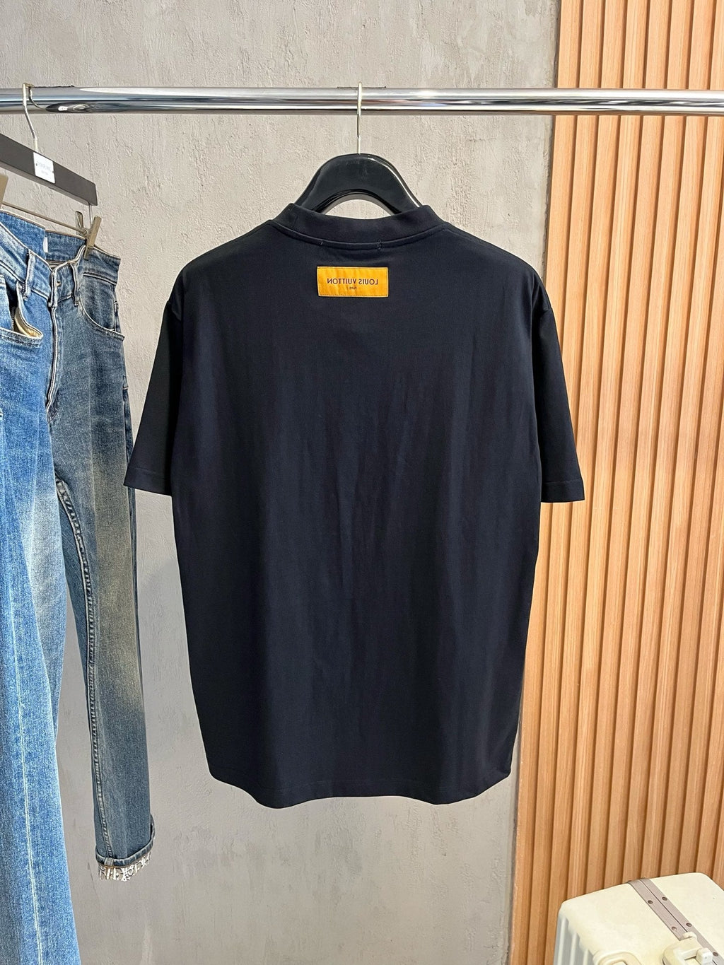 LV T-SHIRT IN BLACK COTTON LOGO PRINT 238866