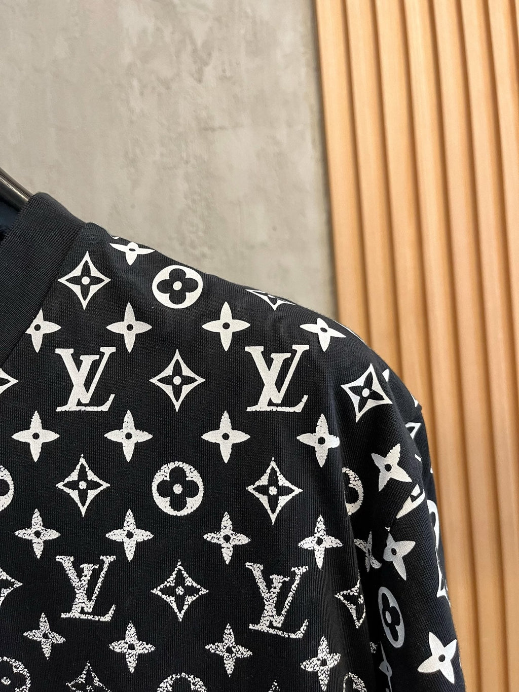 LV T-SHIRT IN BLACK MONOGRAM COTTON 238858