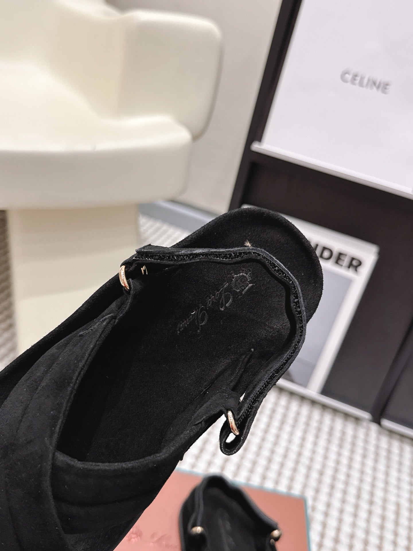 LP 26S CROSS-STRAP SANDALS IN BLACK SUEDE