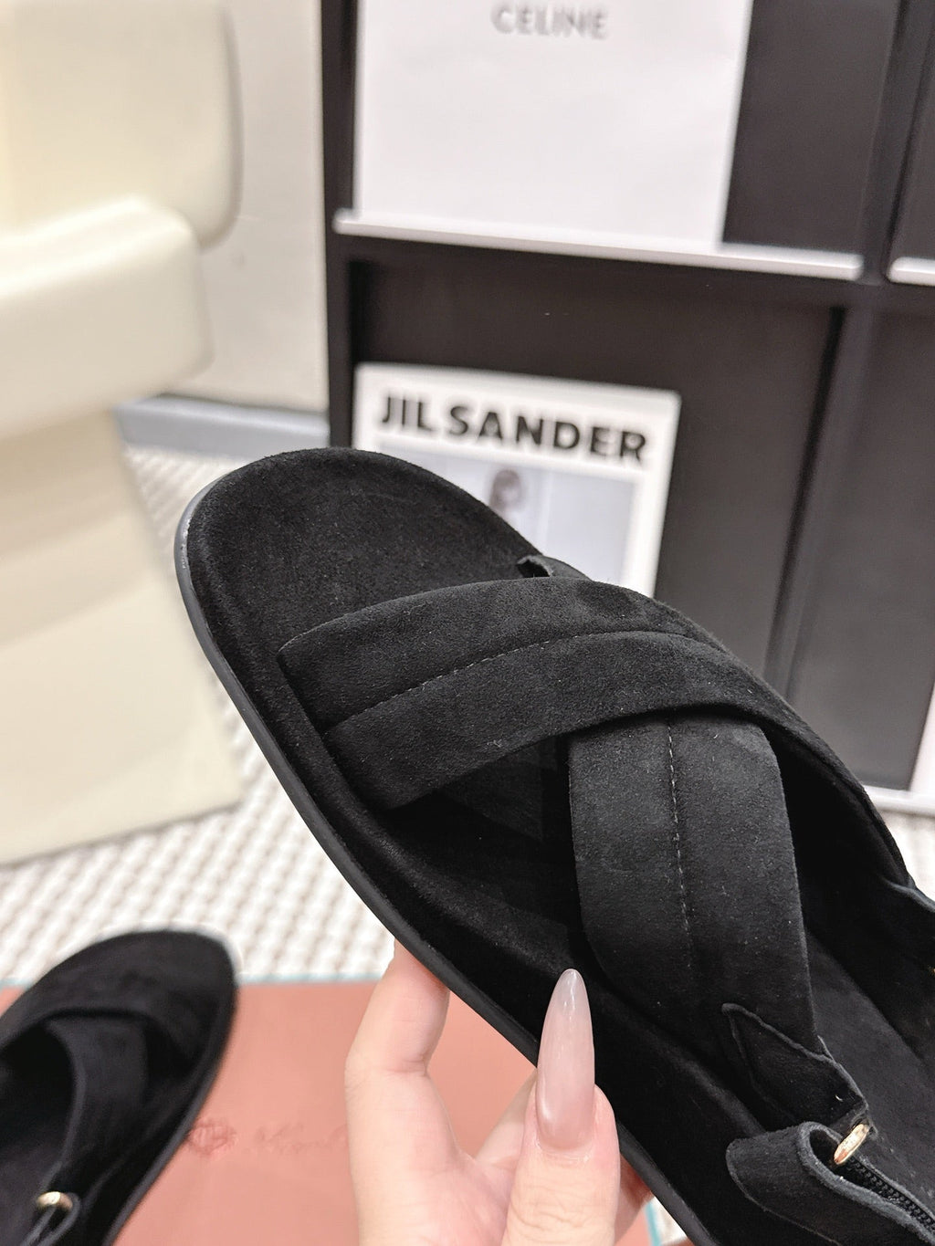 LP 26S CROSS-STRAP SANDALS IN BLACK SUEDE