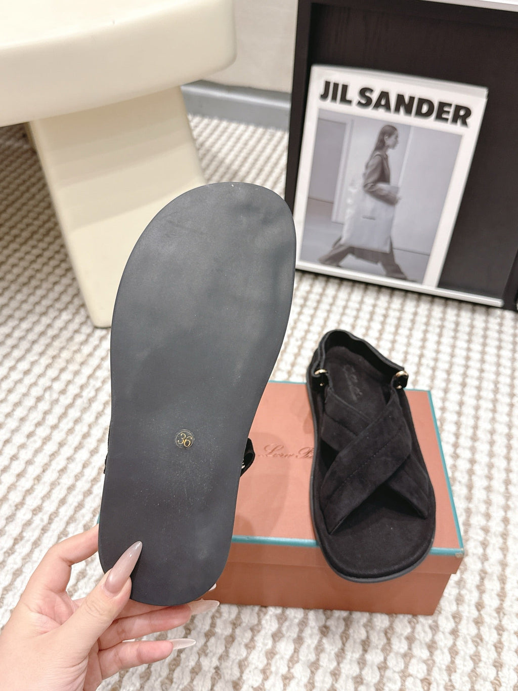 LP 26S CROSS-STRAP SANDALS IN BLACK SUEDE